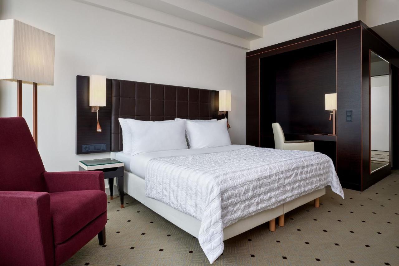 Le Méridien Stoccarda Esterno foto A room at the Westin Palace, Brussels
