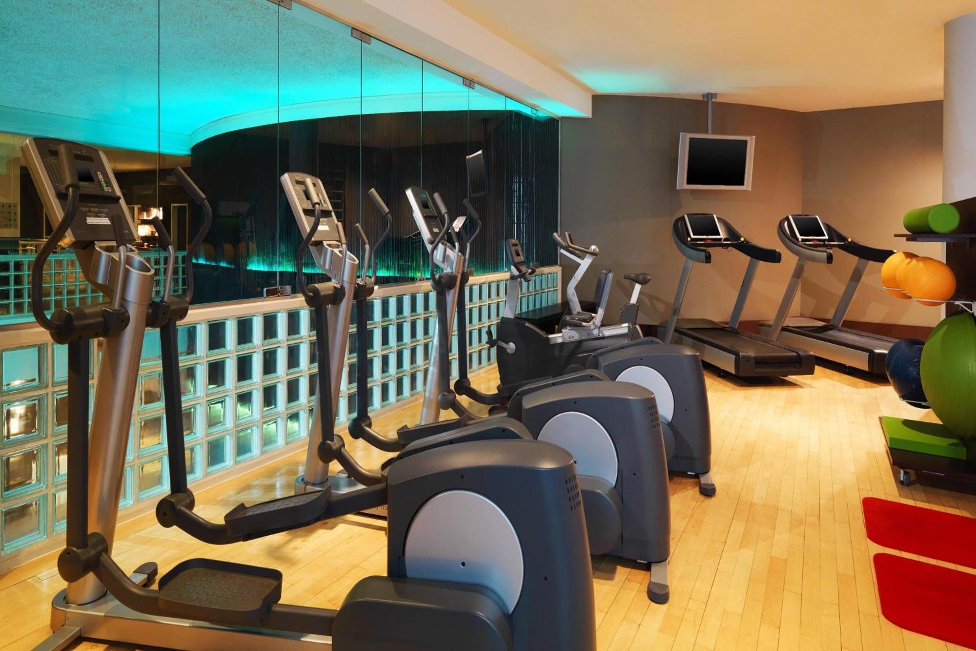 Le Méridien Stoccarda Esterno foto A gym at a hotel
